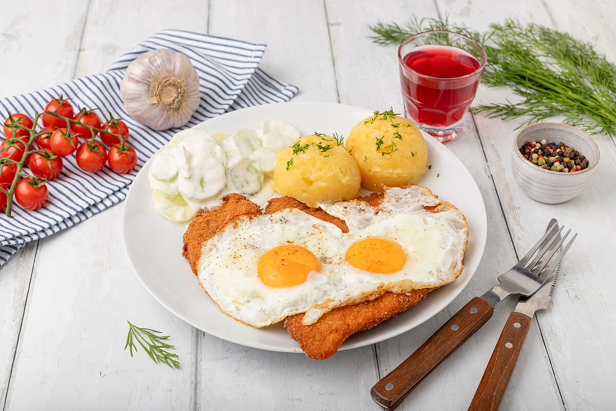 Sznycel z indyka z jajkiem sadzonym